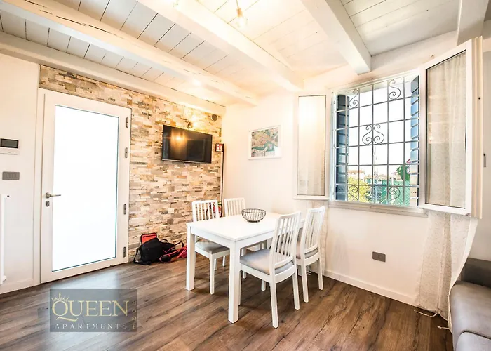 Queen Emanuelle Apartman *