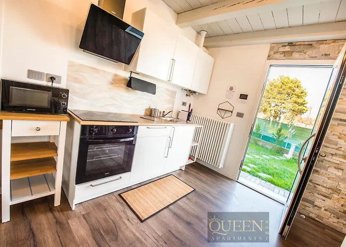 Queen Emanuelle * Venedik