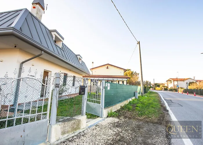 Queen Emanuelle Apartman