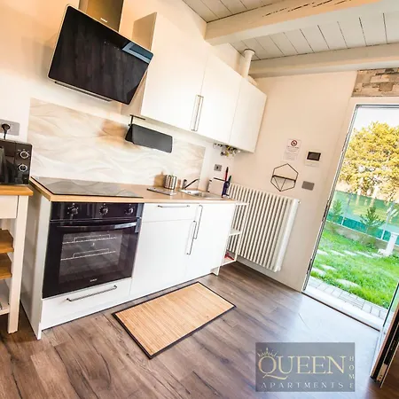 Queen Emanuelle * Mestre